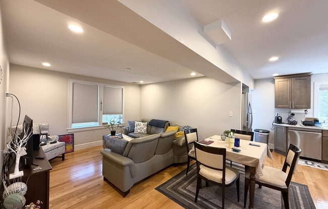 821 WINTHROP AVE