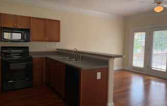 3 beds, 3 baths, $2,295, Unit 21