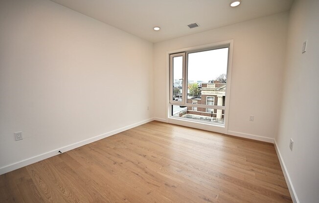 2 beds, 2 baths, 898 sqft, $4,300, Unit 303