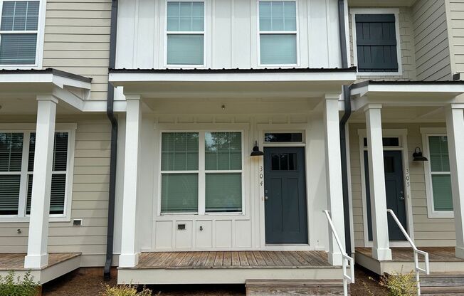 3 beds, 3.5 baths, 1,568 sqft, $2,250, Unit Unit 304