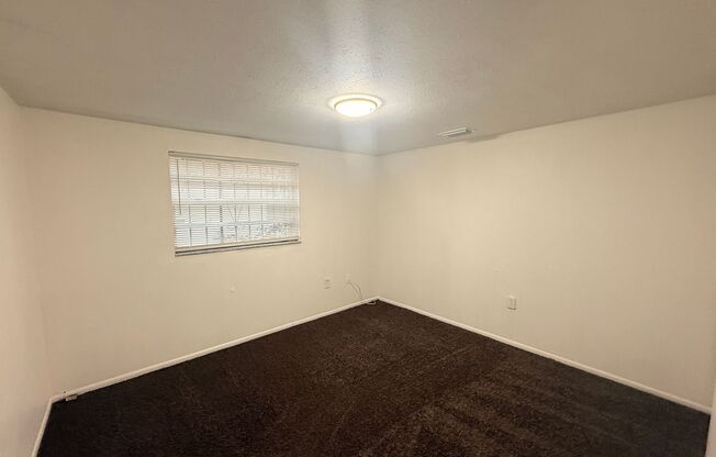 2 beds, 1 bath, 750 sqft, $1,400, Unit B