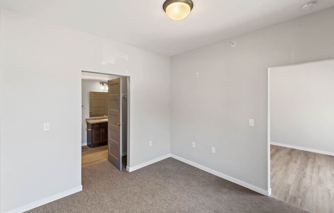 Studio, 1 bath, 639 sqft, $975, Unit 305