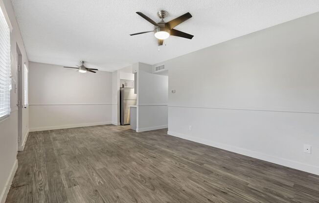 3 beds, 1 bath, 876 sqft, $1,695, Unit 7706-09