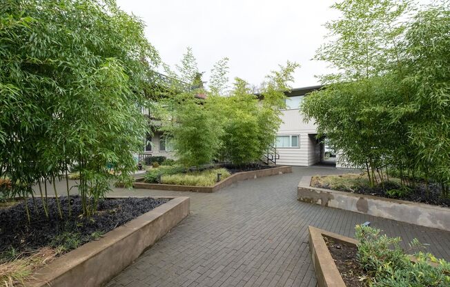 2 beds, 1 bath, 870 sqft, $1,775, Unit 72-22