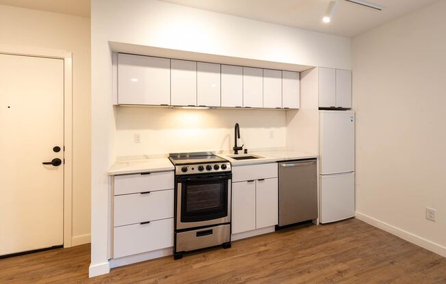 Studio, 1 bath, 246 sqft, $1,200, Unit 01