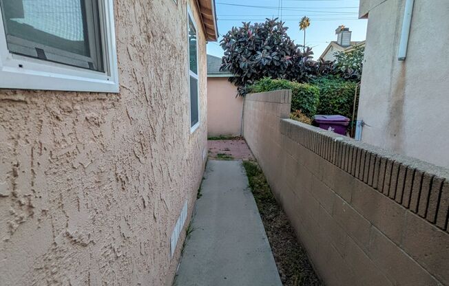 242 E. Del Amo Blvd.