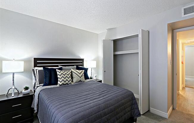 Spacious Bedrooms With En Suite Closet And Bathrooms at Villatree Apartments, Tempe