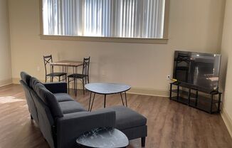 1 bed, 1 bath, 648 sqft, $1,095, Unit 1517 S. Theresa Ave. #101