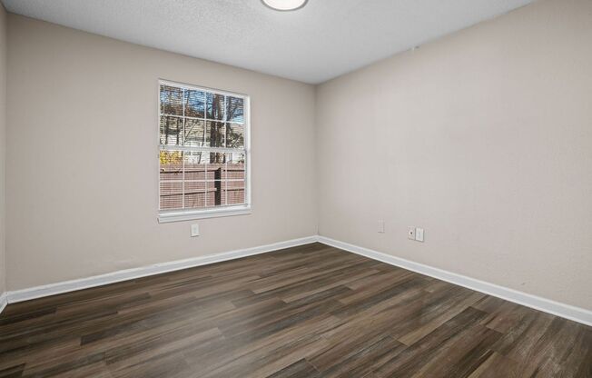 3 beds, 2 baths, 1,300 sqft, $1,399, Unit 118