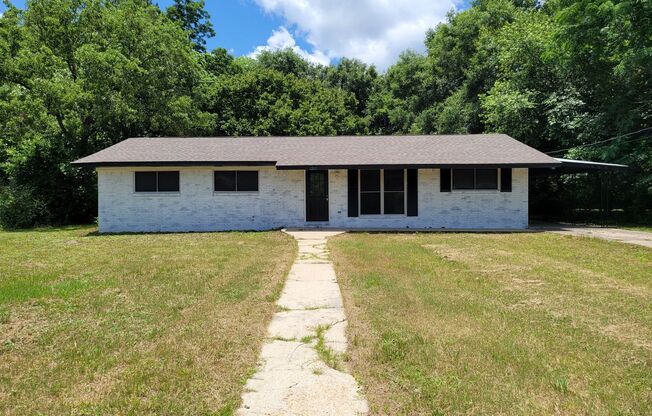 1217 Valley Rd Crestview, FL 32539 Ask us how you can rent this home without paying a security deposit through Rhino!
