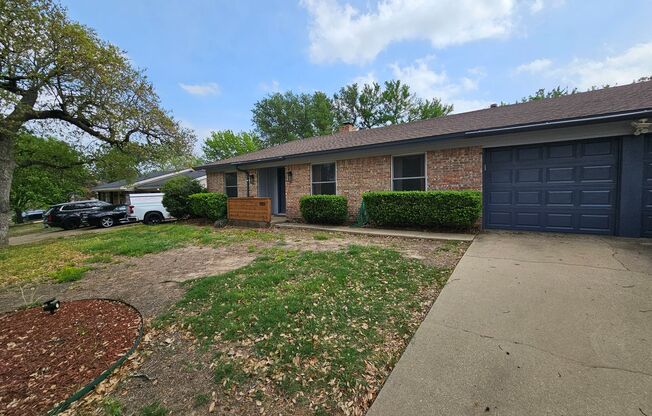 3-Bedroom Home in Prime Hurst Location – Move-In Ready!