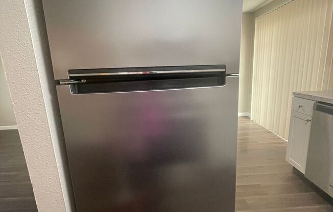 2 beds, 1 bath, 945 sqft, $1,575, Unit 033