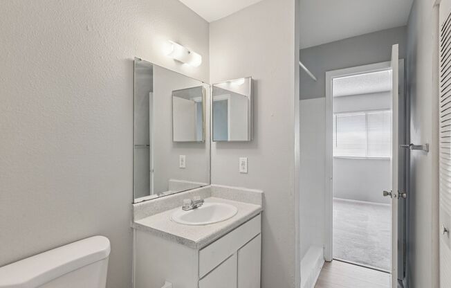 2 beds, 1.5 baths, 850 sqft, $1,490