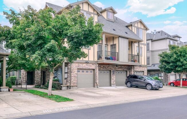Beaverton Condo with Private Patio & Community Amenities