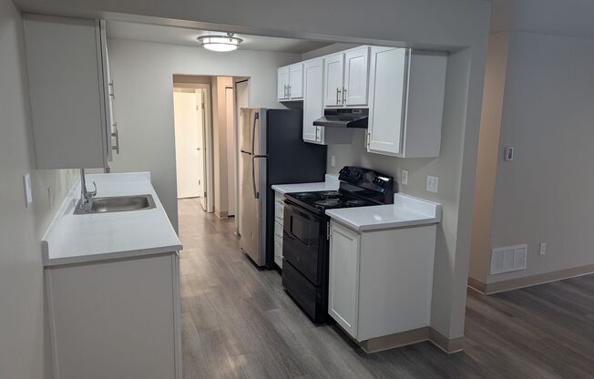 2 beds, 1 bath, 886 sqft, $1,875, Unit J201