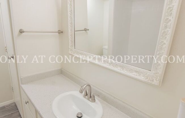 2 beds, 1 bath, 880 sqft, $1,249, Unit 17