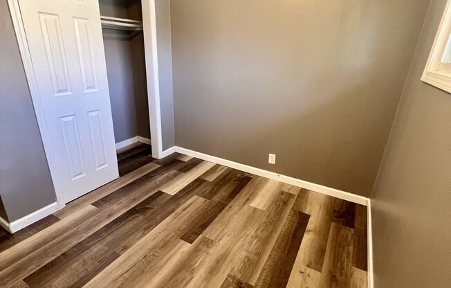 5938 5940 N 61 ST