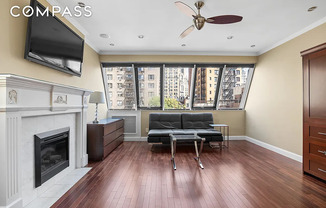 258 W 71 ST