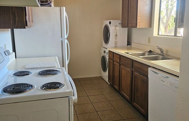 2 Bedroom 1 Bath Appartment with Washer & Dryer