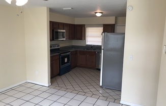 3 beds, 1 bath, $1,400, Unit 317 Beech Ave.