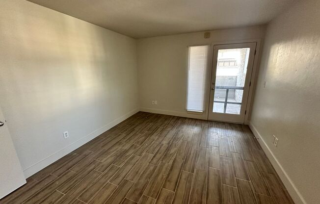 2 beds, 1 bath, $1,295, Unit Unit #103