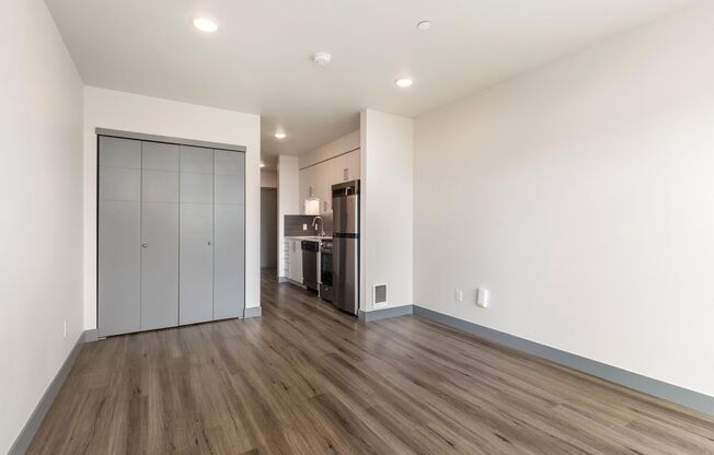Studio, 1 bath, 322 sqft, $1,290, Unit 410