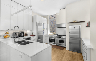 300 E 79 ST