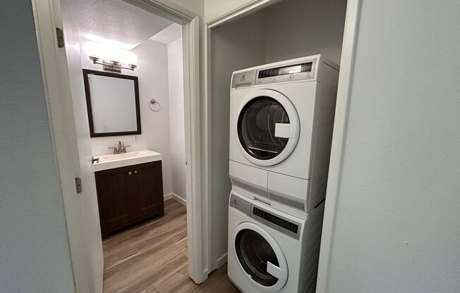 2 beds, 2 baths, 990 sqft, $1,650, Unit 209