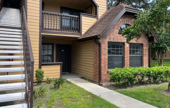 315 Lakepointe Dr #301