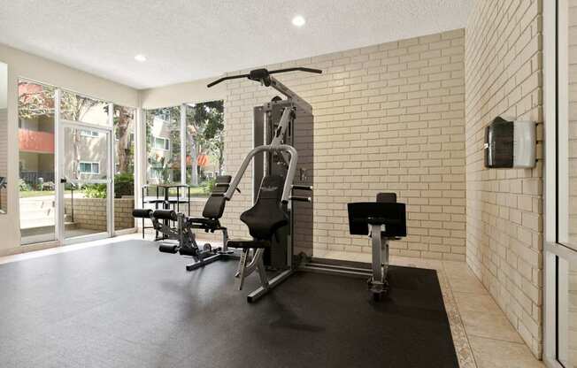 Workout Room at White Oak Terrace Apartments, California, 91316