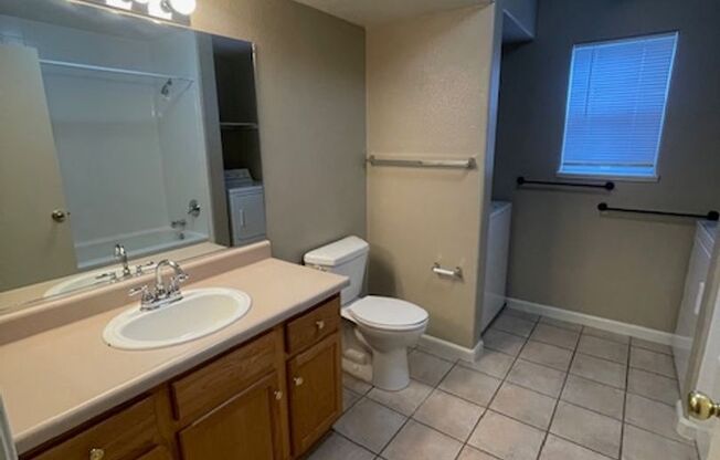 1 bed, 1 bath, 822 sqft, $1,395, Unit 910 H 105