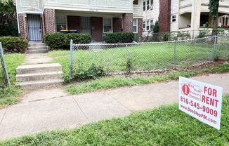 Cute 3-Bedroom, 1-Bathroom duplex Kansas City!