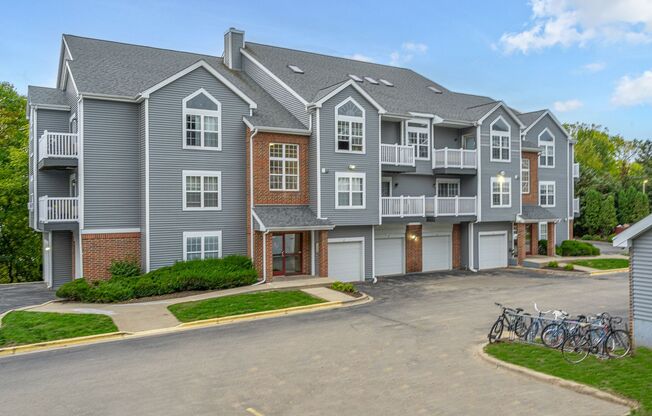 2 beds, 2 baths, 900 sqft, $1,699, Unit 1510 - 103