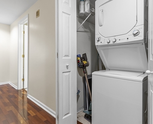 3 beds, 2 baths, 1,430 sqft, $7,600, Unit 1501