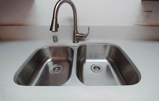 2 beds, 2 baths, 910 sqft, $2,650, Unit 205