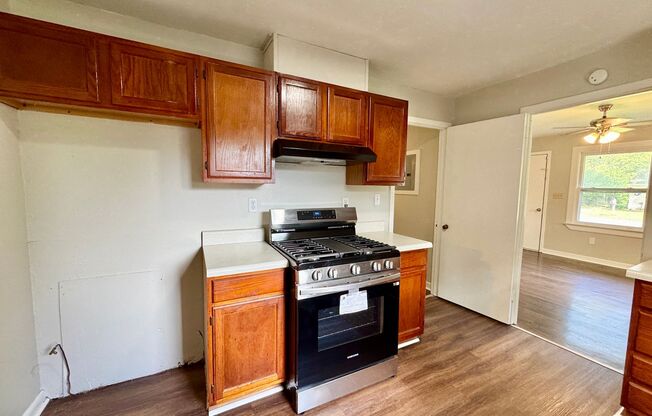 3 beds, 1 bath, $1,250