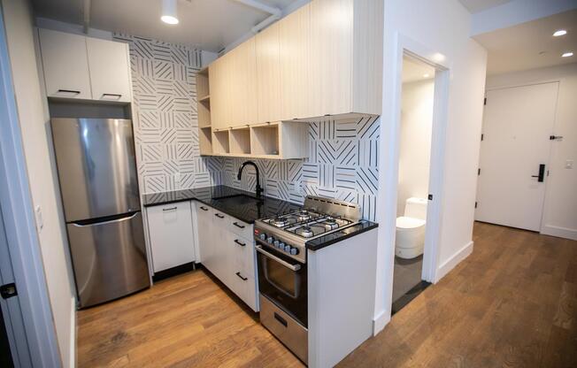 323 E 19 ST
