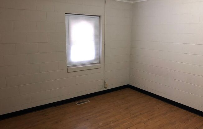 Spacious 2BR Apartment on Westside