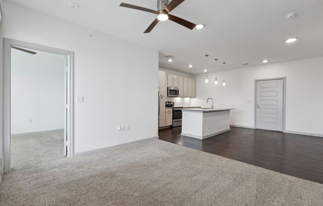 3 beds, 2 baths, 1,212 sqft, $2,343, Unit 5203