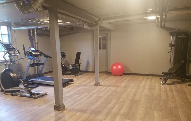 1 bed, 1 bath, 616 sqft, $1,725, Unit 09