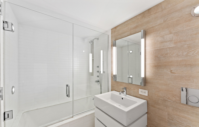 1 bed, 2 baths, $10,500, Unit 208