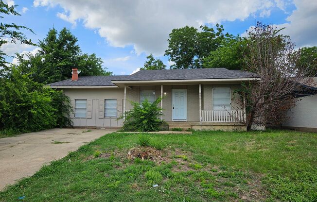 Beautiful 3 Bedroom 1.5 Bathroom in Plano!