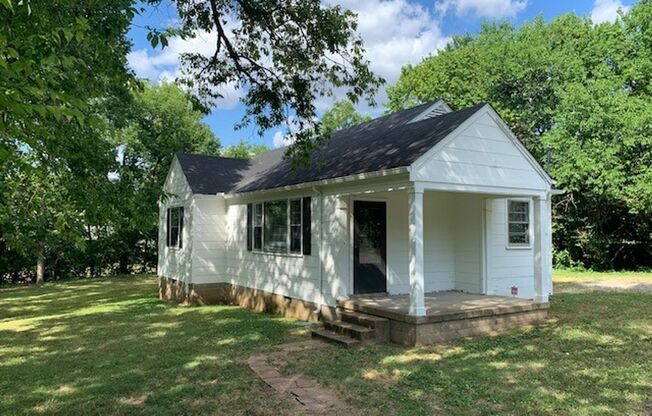 Charming 2 Bedroom Cottage in Green hills