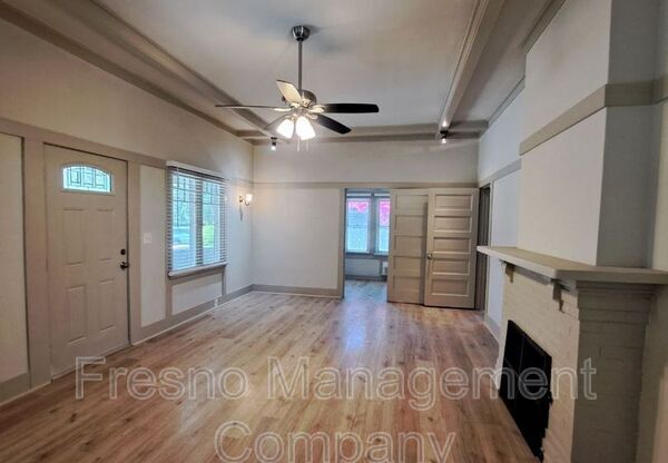 827 E DUDLEY AVE