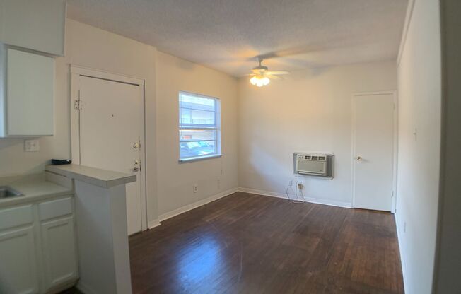 Studio, 1 bath, 400 sqft, $1,075