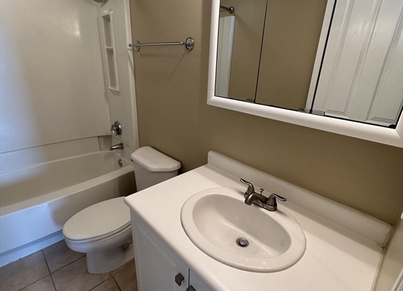 1 bed, 1 bath, 663 sqft, $3,200, Unit 2027