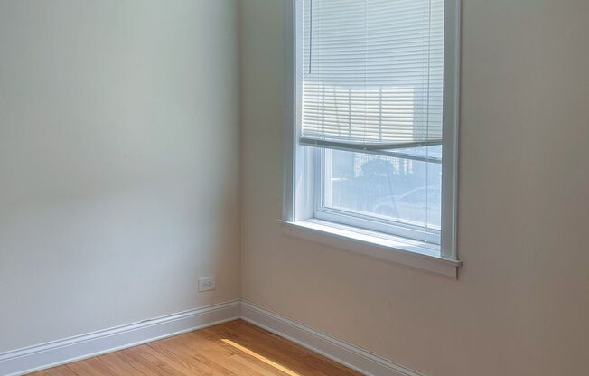 2 beds, 1 bath, 920 sqft, $2,150, Unit 2200-1