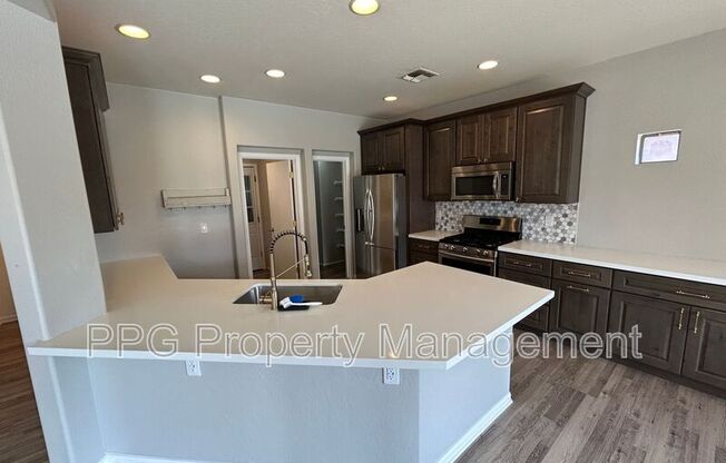 13793 W COUNTRY GABLES DR