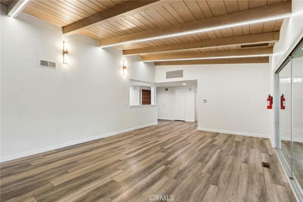 8942 OAK PARK AVE