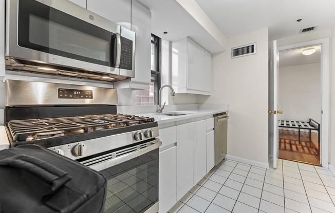 3 beds, 2 baths, 1,430 sqft, $7,600, Unit 1501